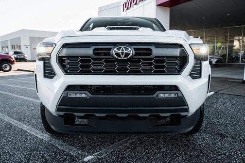 2025 Toyota Tacoma Hybrid TRD Sport