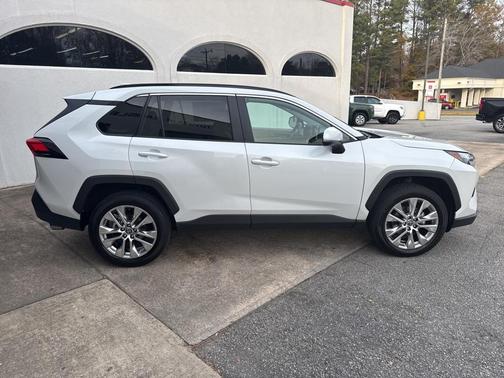 2025 Toyota RAV4 XLE Premium
