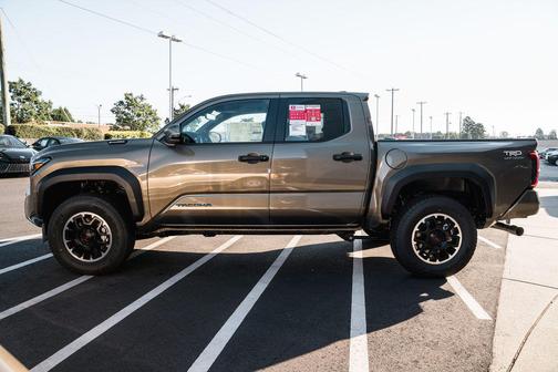 Bronze 2026 Toyota Tacoma Hybrid TRD Off Road