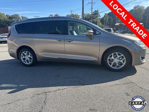 2017 Chrysler Pacifica Touring-L