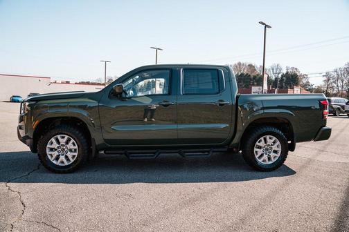 2023 Nissan Frontier SV