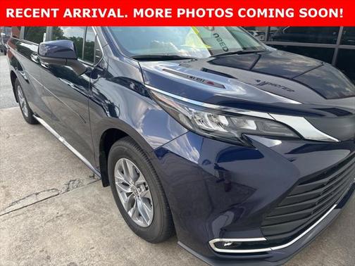 2024 Toyota Sienna XLE 8 Passenger