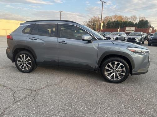 2023 Toyota Corolla Cross XLE