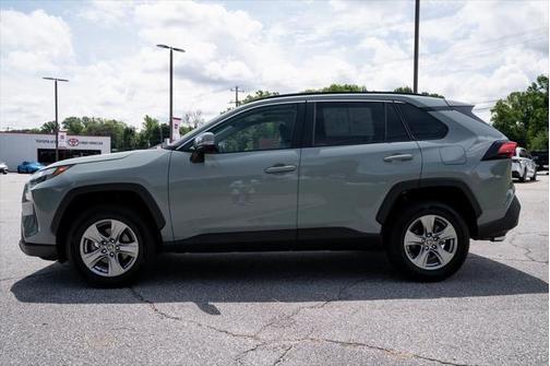 2022 Toyota RAV4 XLE