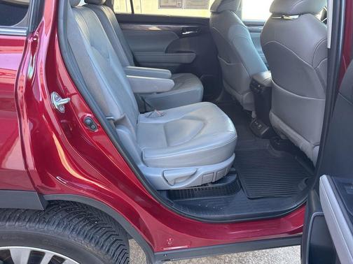 2021 Toyota Highlander Hybrid Platinum