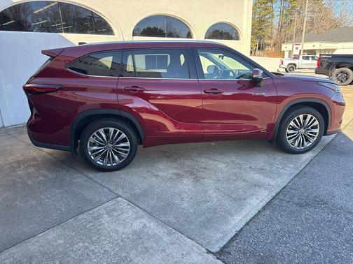 2021 Toyota Highlander Hybrid Platinum