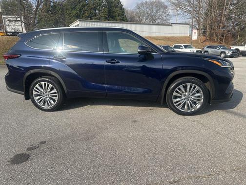 2024 Toyota Highlander Platinum