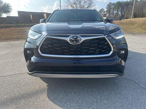 2024 Toyota Highlander Platinum