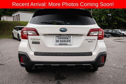 Crystal White Pearl 2018 Subaru Outback 3.6R Limited
