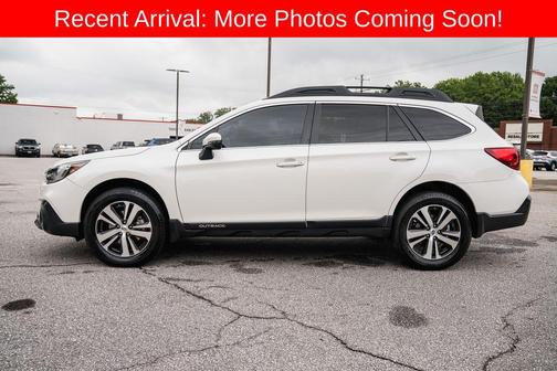 Crystal White Pearl 2018 Subaru Outback 3.6R Limited