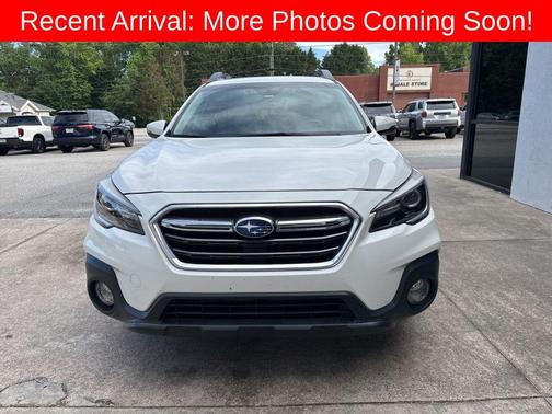 Crystal White Pearl 2018 Subaru Outback 3.6R Limited