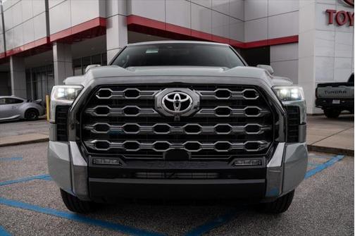 2025 Toyota Tundra Hybrid Platinum