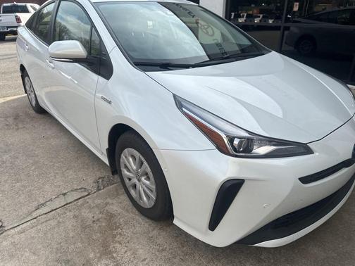 2022 Toyota Prius LE
