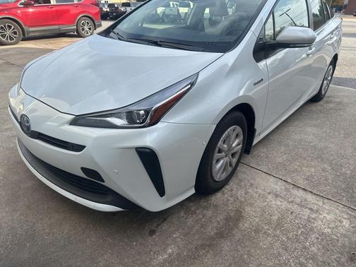 2022 Toyota Prius LE