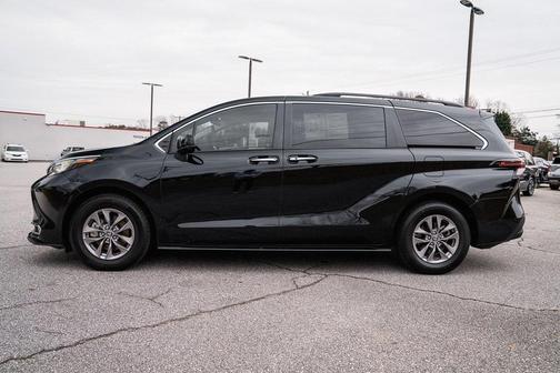 2023 Toyota Sienna XLE