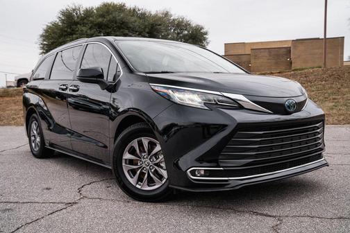 2023 Toyota Sienna XLE