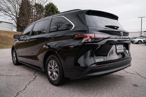 2023 Toyota Sienna XLE