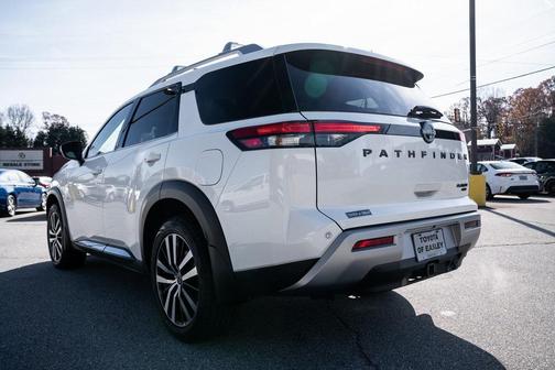 2024 Nissan Pathfinder Platinum 4WD