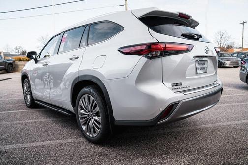 2026 Toyota Highlander Hybrid Platinum