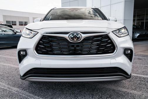 2026 Toyota Highlander Hybrid Platinum