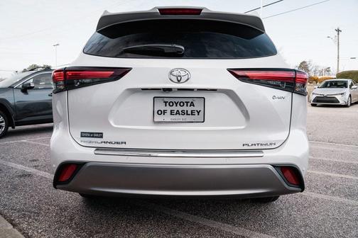 2026 Toyota Highlander Hybrid Platinum