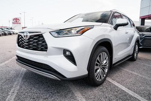 2026 Toyota Highlander Hybrid Platinum