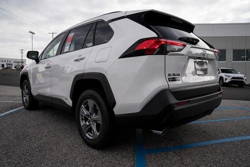 2025 Toyota RAV4 Hybrid LE