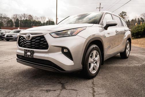 2024 Toyota Highlander LE