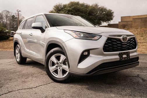 2024 Toyota Highlander LE