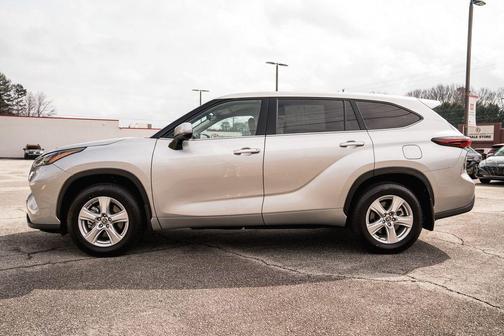 2024 Toyota Highlander LE