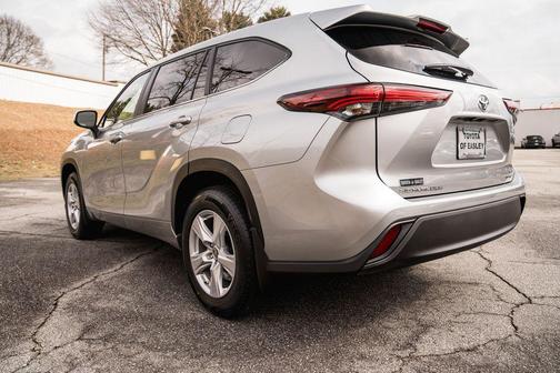 2024 Toyota Highlander LE