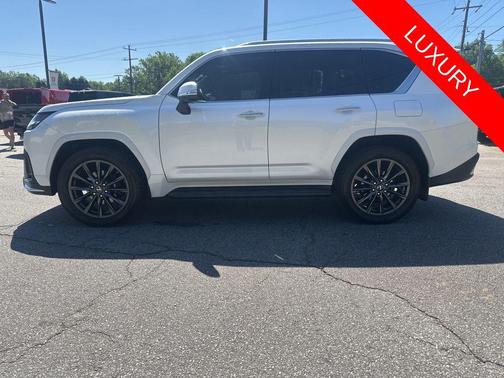 White Pearl 2023 Lexus LX 600 Luxury