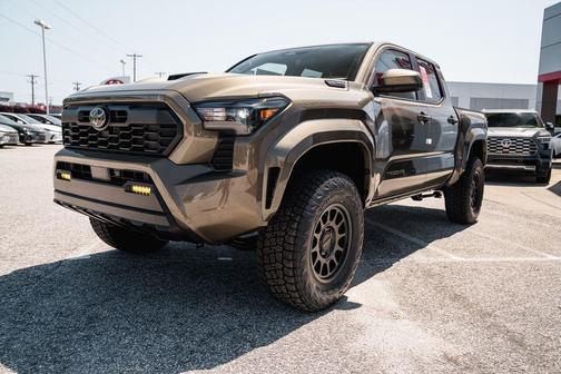 Bronze 2026 Toyota Tacoma Hybrid TRD Sport