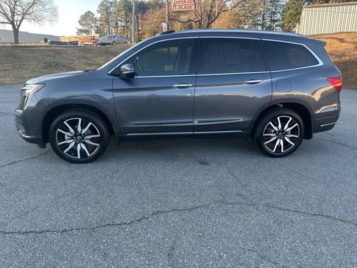 2022 Honda Pilot Touring 8-Passenger
