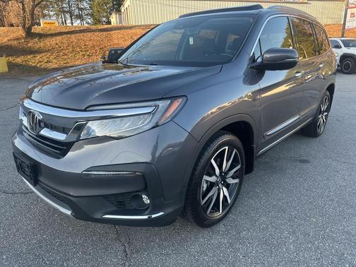 2022 Honda Pilot Touring 8-Passenger
