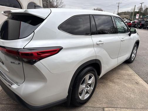 2022 Toyota Highlander Hybrid LE