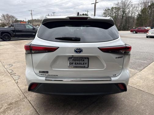 2022 Toyota Highlander Hybrid LE