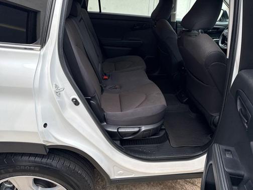 2022 Toyota Highlander Hybrid LE