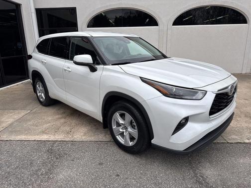 2022 Toyota Highlander Hybrid LE