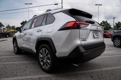 2025 Toyota RAV4 XLE Premium