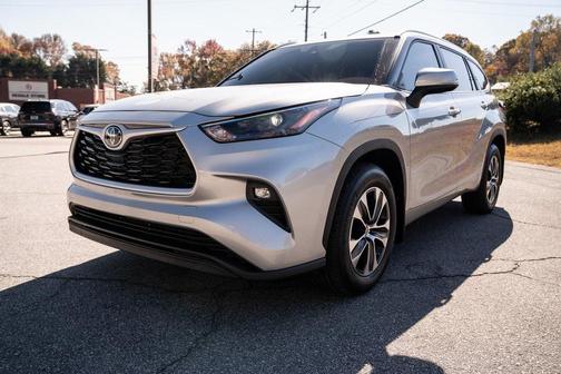 2024 Toyota Highlander XLE