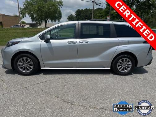 2024 Toyota Sienna XLE 8 Passenger