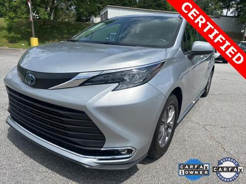 2024 Toyota Sienna XLE 8 Passenger