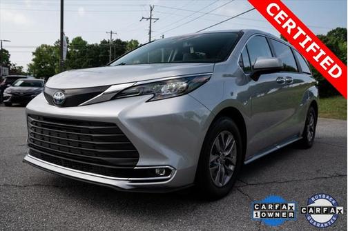 2024 Toyota Sienna XLE 8 Passenger
