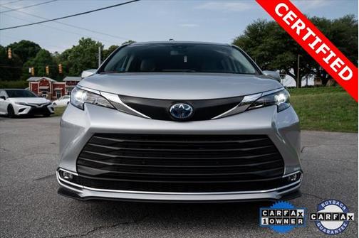 2024 Toyota Sienna XLE 8 Passenger
