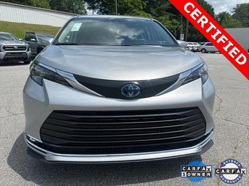 2024 Toyota Sienna XLE 8 Passenger