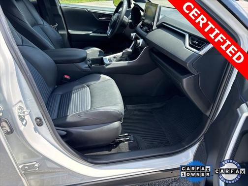 2022 Toyota RAV4 Hybrid SE