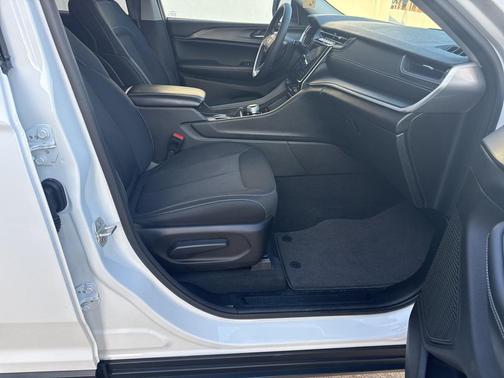 2024 Jeep Grand Cherokee L Laredo