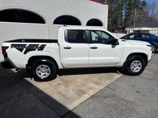 2023 Nissan Frontier S