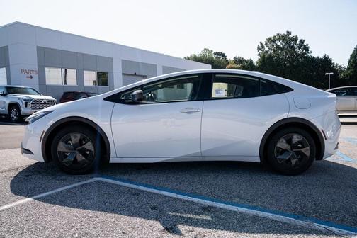 2025 Toyota Prius Plug-In Hybrid SE